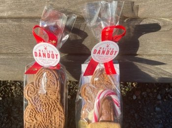 Les enfants gâtés par le grand Saint-Nicolas